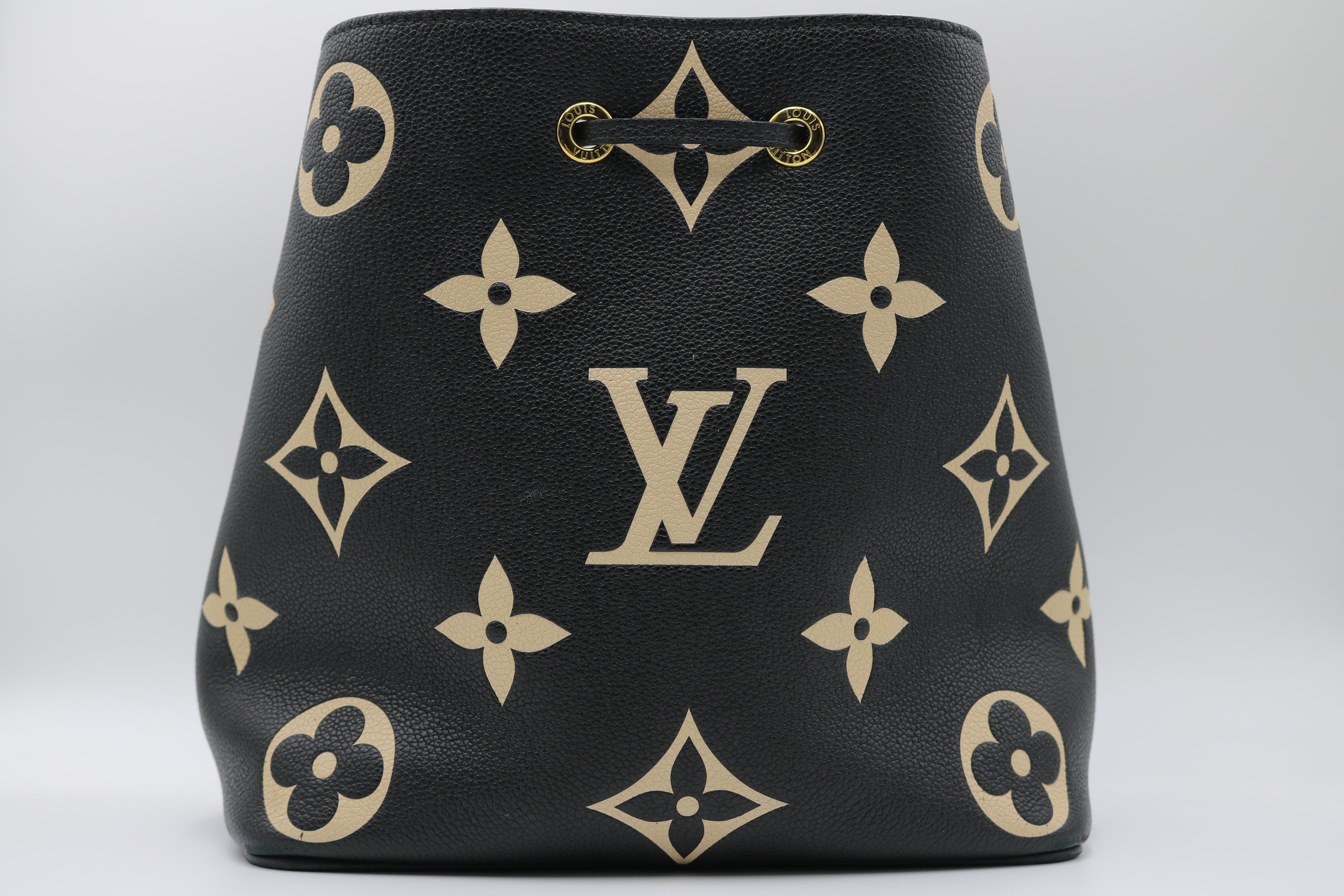 Louis Vuitton NéoNoé MM Bucket Bag with Pouch
