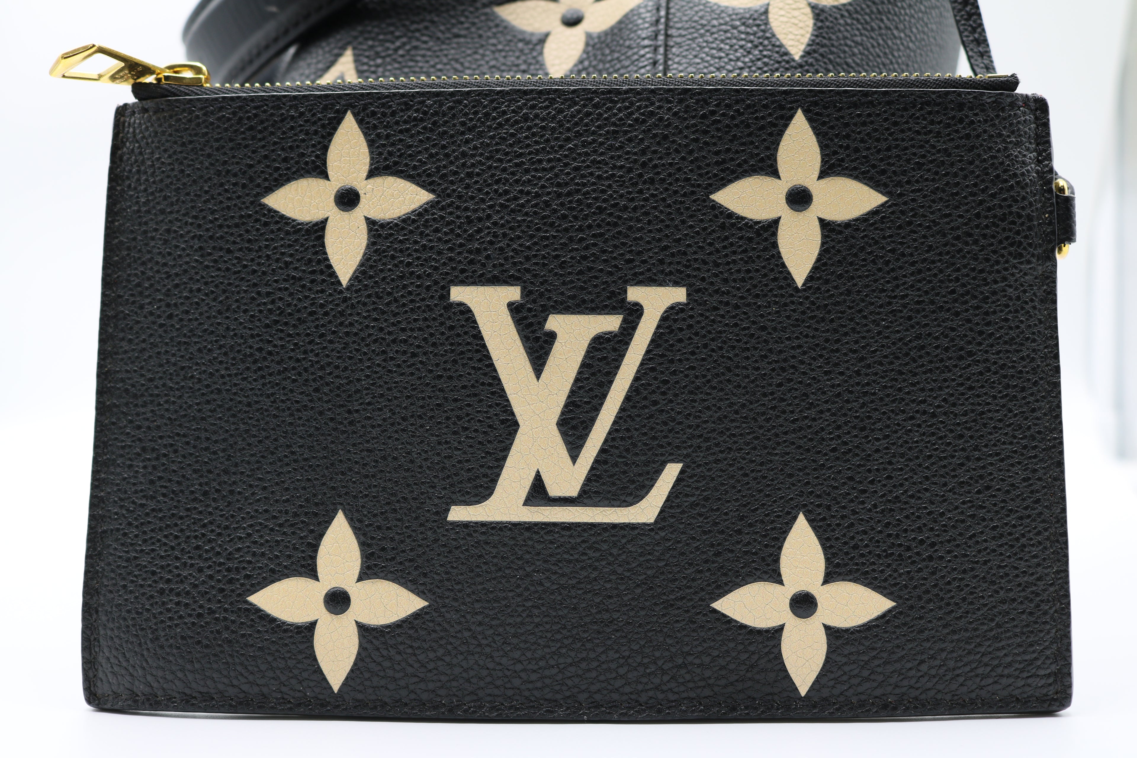 Louis Vuitton NéoNoé MM Bucket Bag with Pouch
